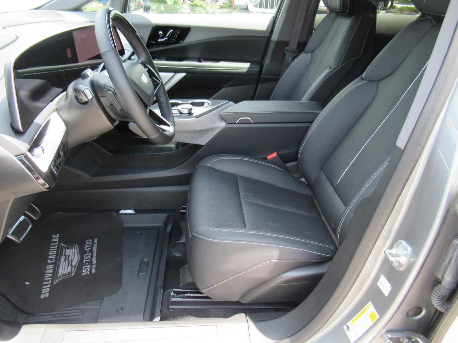 Certified 2025 Cadillac Optiq Sport 2 w/ LPO, Floor Liner Package AWD/4WD image 18