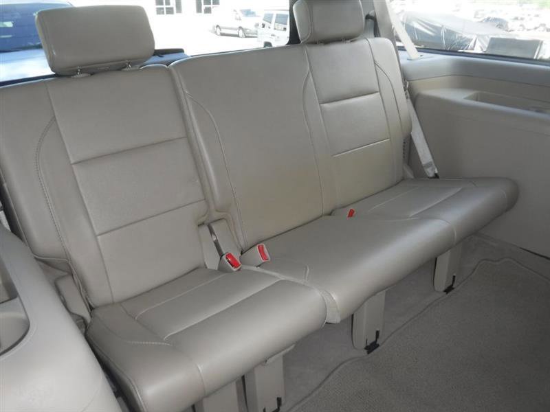 Used 2011 Nissan Armada Platinum w/ 2nd Row Captain Seat Pkg RWD image 38