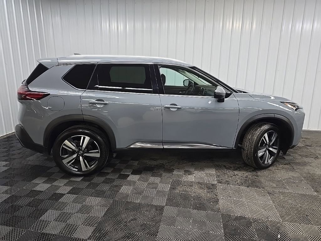 Used 2023 Nissan Rogue SL image 2