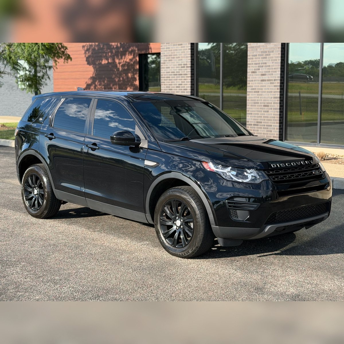 Used 2017 Land Rover Discovery Sport SE AWD/4WD image 1