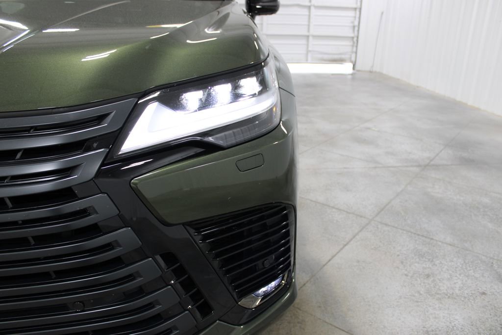 Used 2025 Lexus LX 700h Luxury image 13