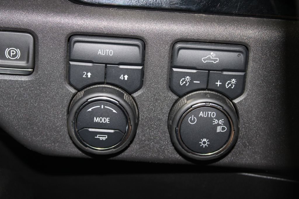 Used 2024 Chevrolet Silverado 1500 LT image 39