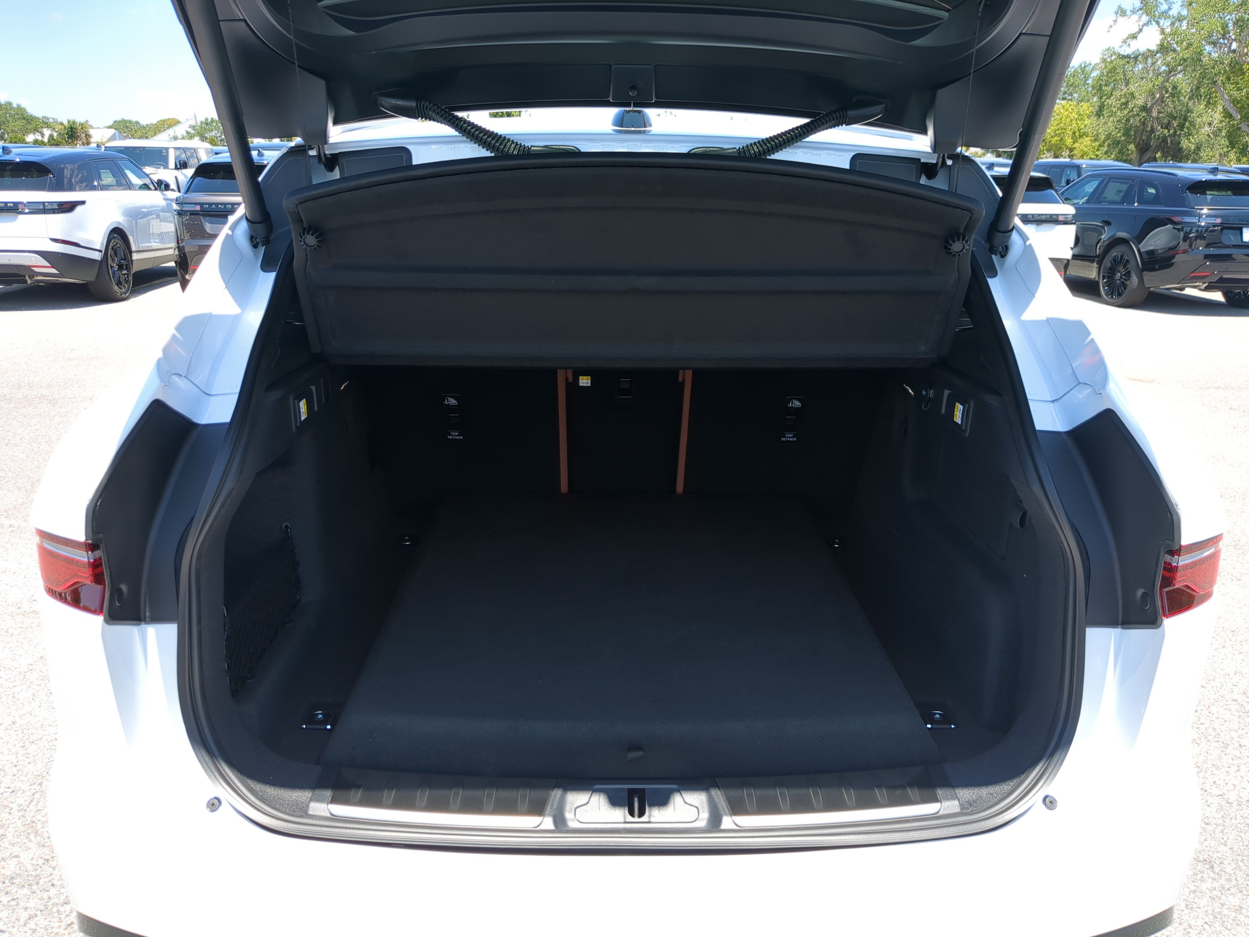 New 2026 Jaguar F-PACE R-Dynamic S image 11