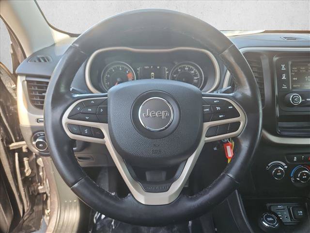 Used 2018 Jeep Cherokee Latitude w/ Altitude Package AWD/4WD image 13