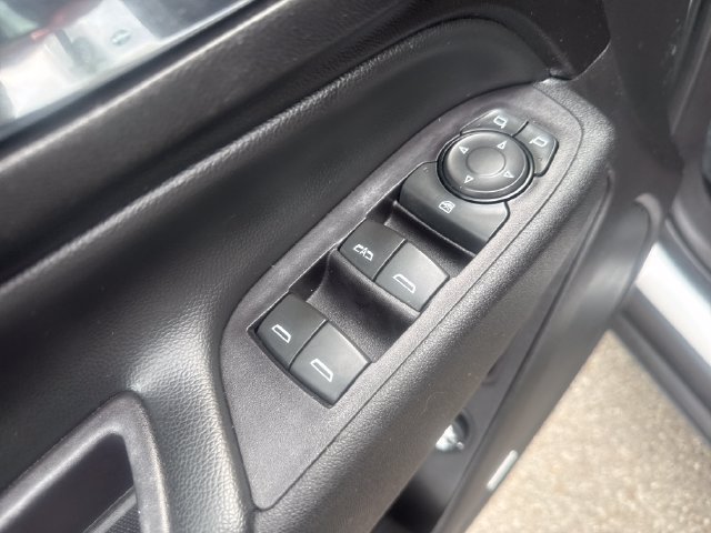 Used 2018 Chevrolet Equinox Premier FWD image 11