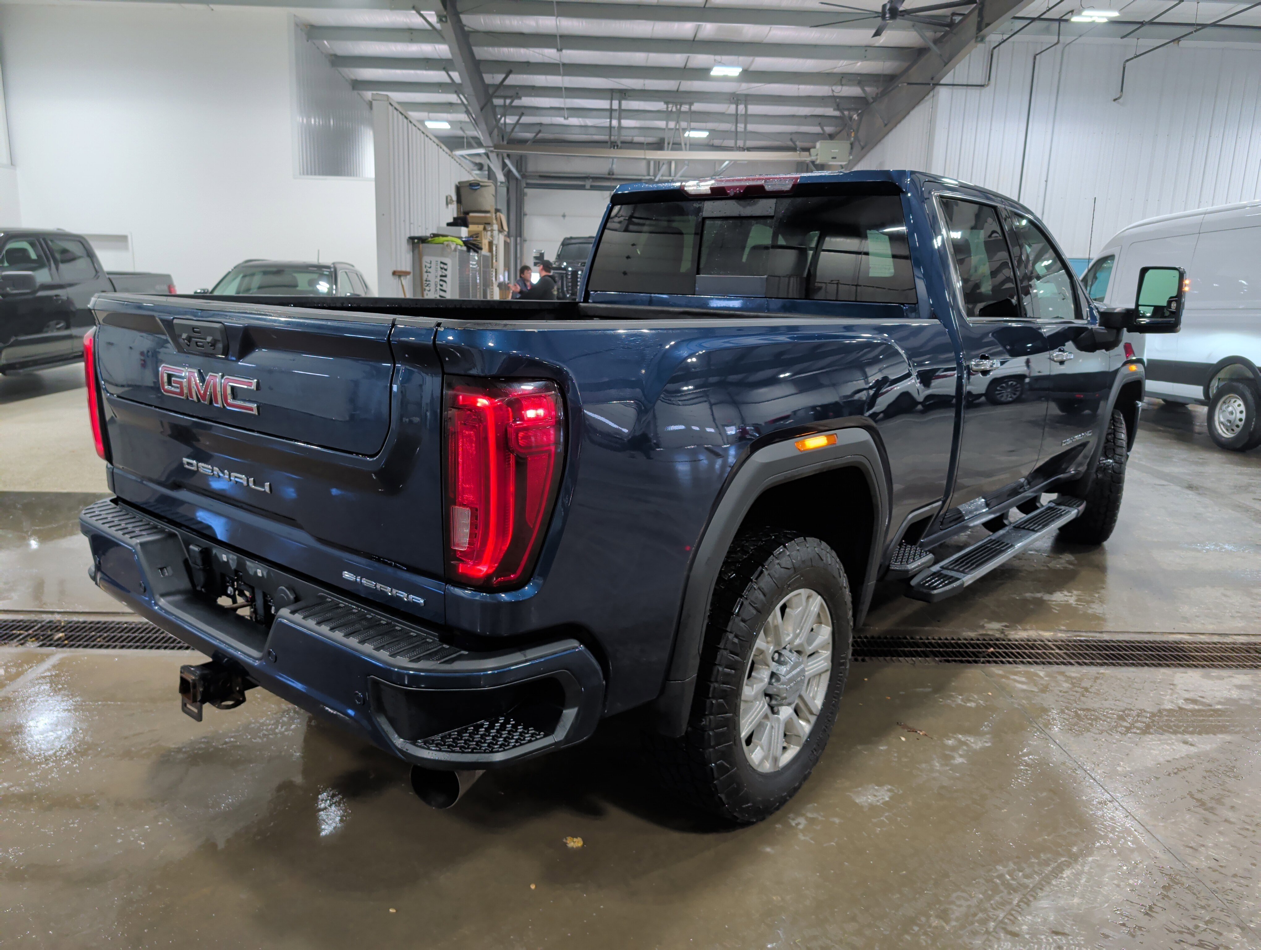 Used 2021 GMC Sierra 2500 Denali w/ Technology Package image 3