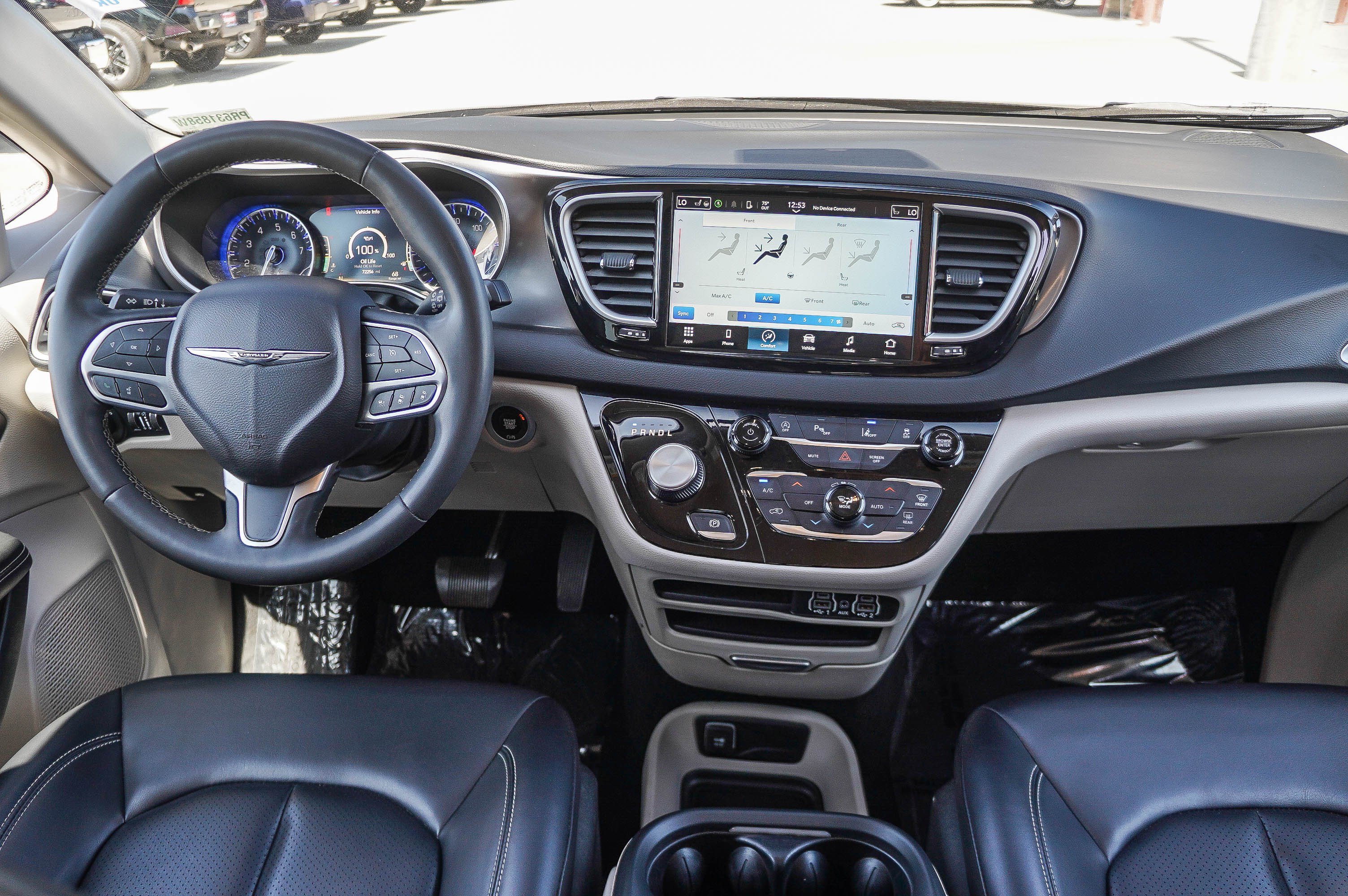 Used 2023 Chrysler Pacifica Touring-L FWD image 13