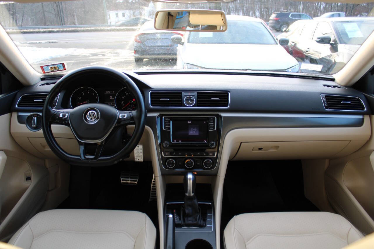 Used 2017 Volkswagen Passat 1.8T R-Line image 32