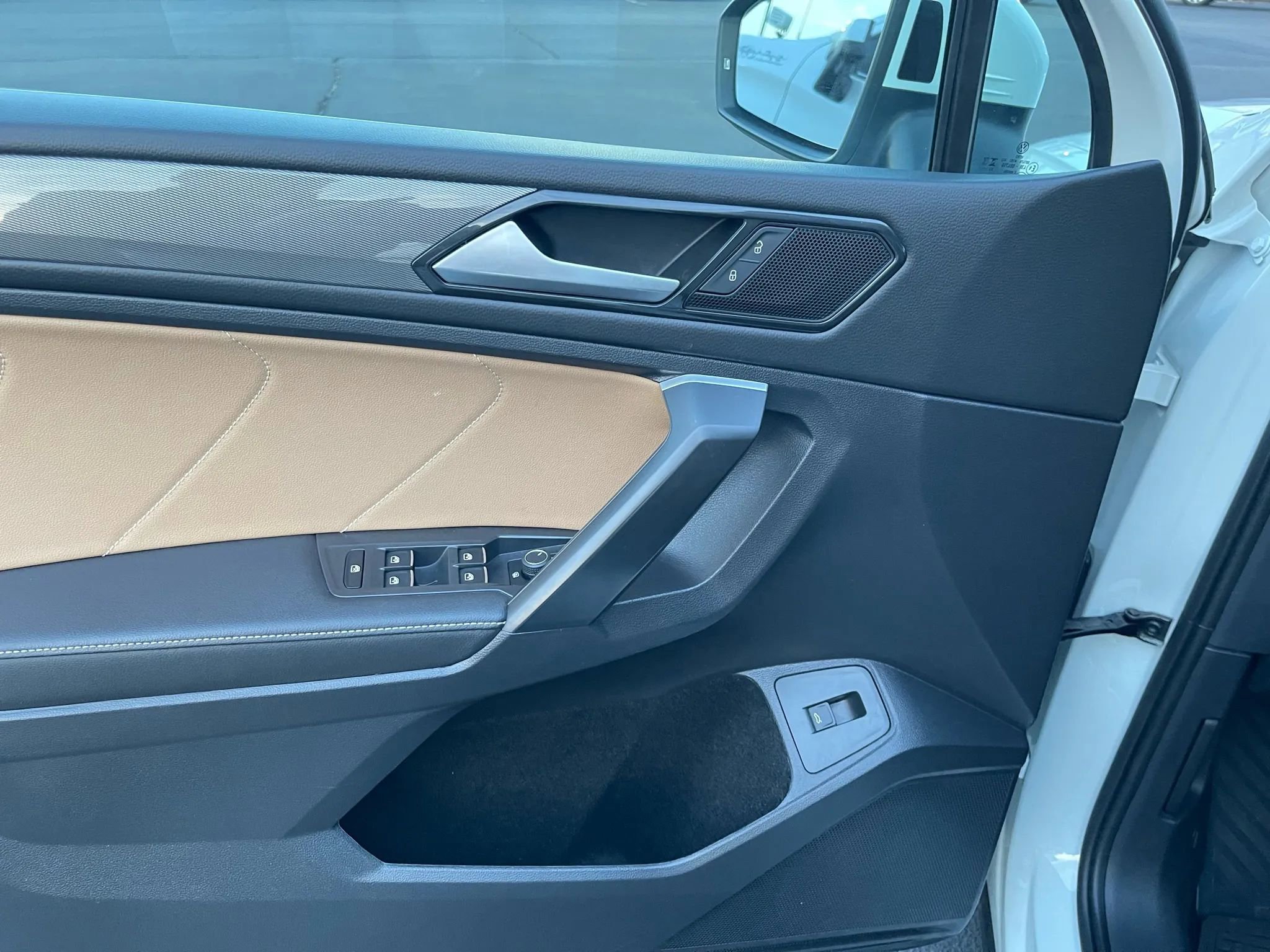 Used 2024 Volkswagen Tiguan SE image 18