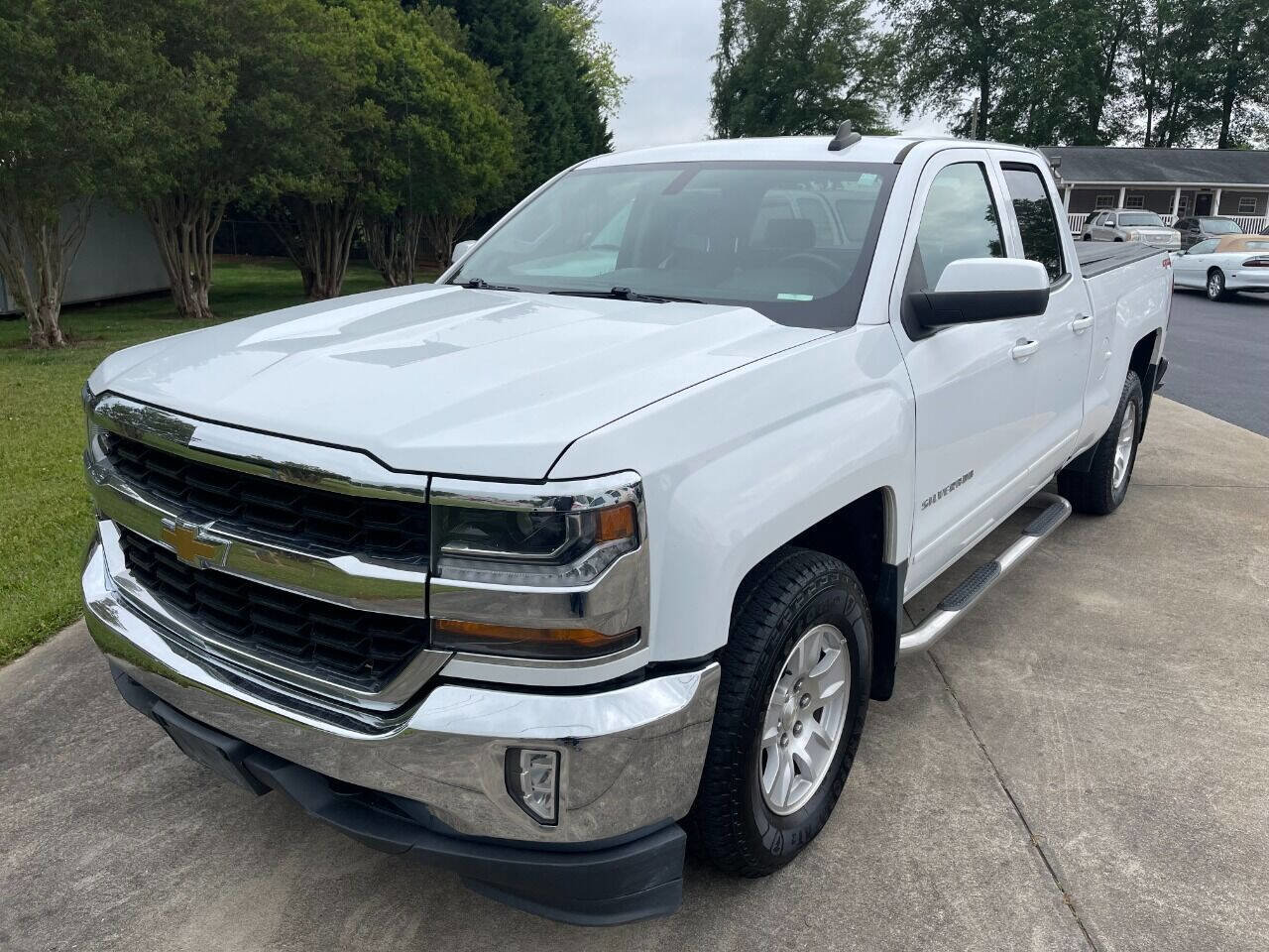 Used 2018 Chevrolet Silverado 1500 LT w/ All Star Edition AWD/4WD image 1
