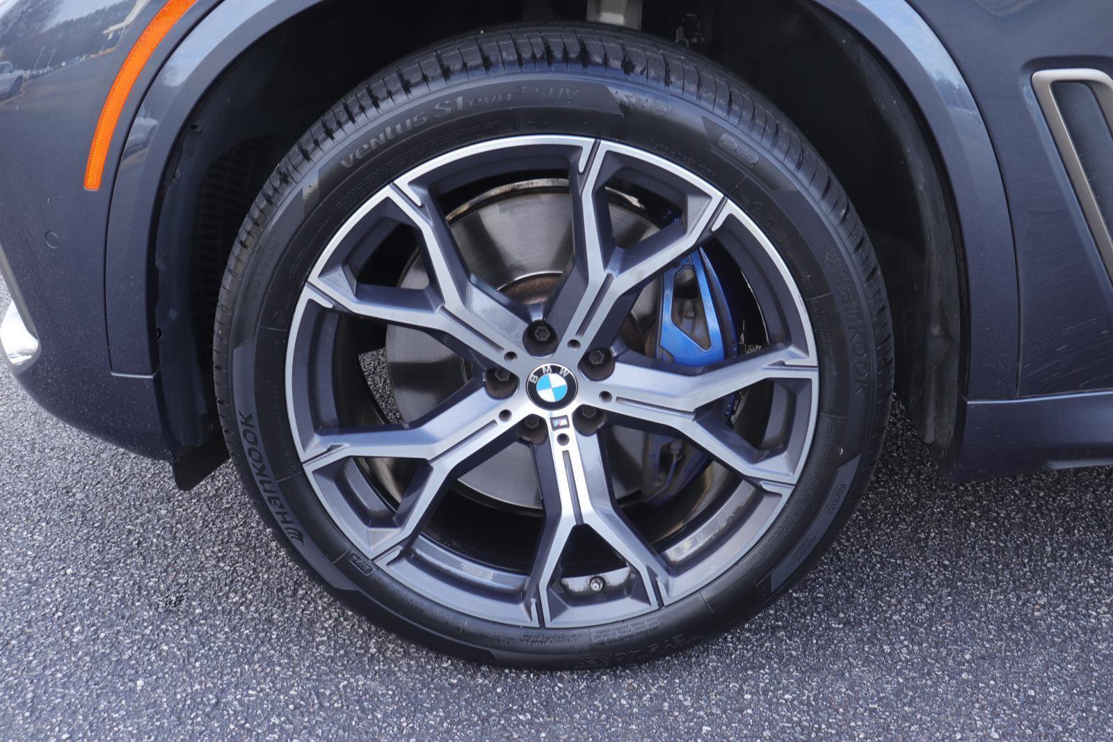 Used 2022 BMW X5 M50i w/ Executive Package image 42