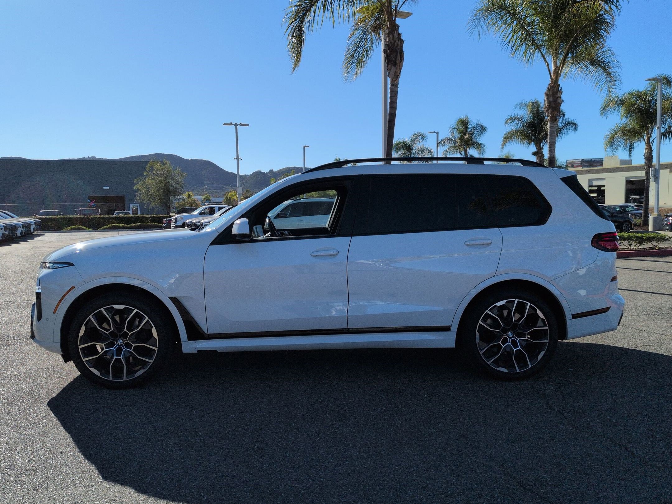 Certified 2024 BMW X7 xDrive40i w/ M Sport Package image 7