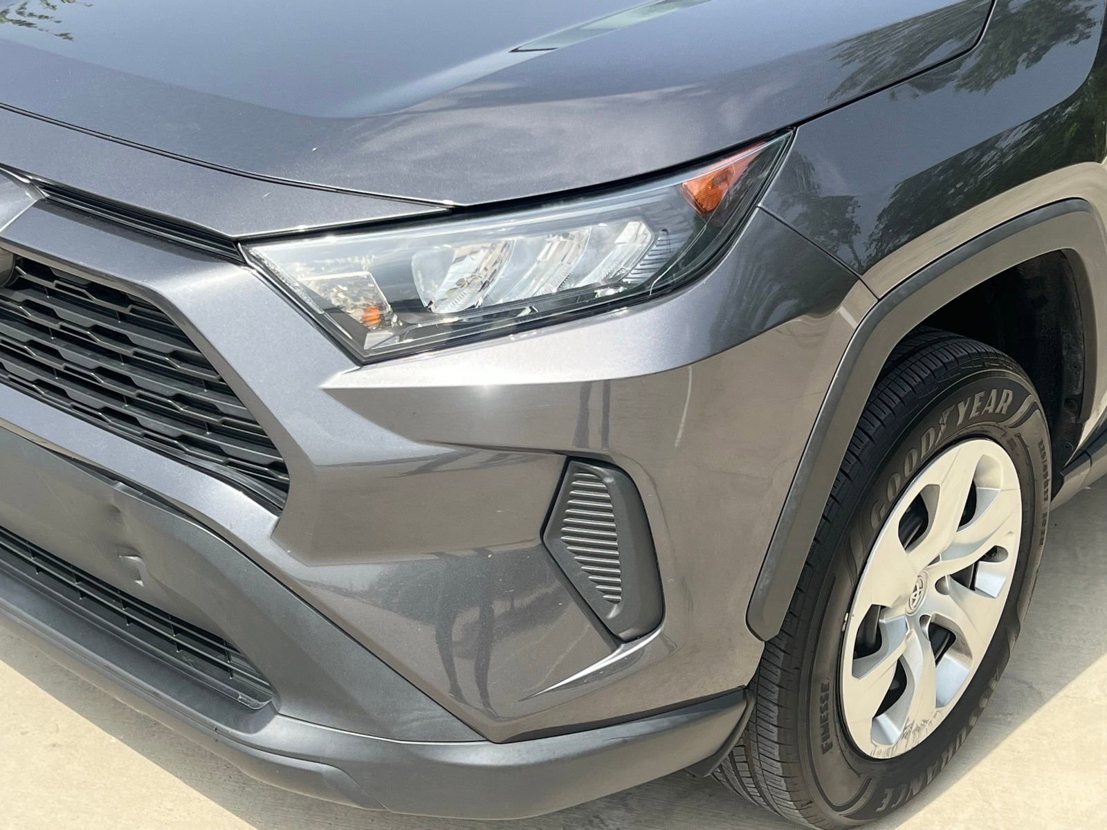 Used 2022 Toyota RAV4 LE FWD image 4