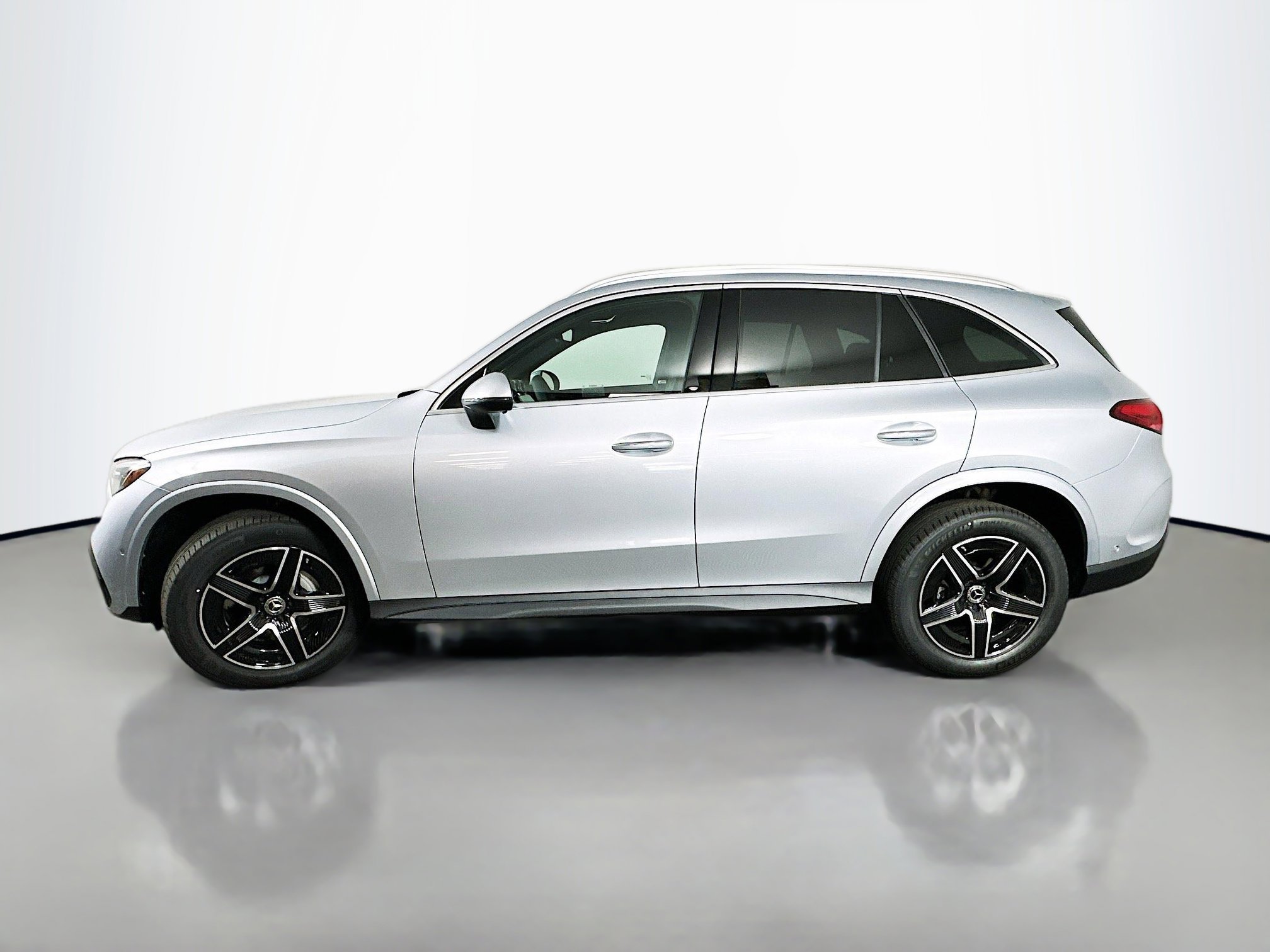 New 2025 Mercedes-Benz GLC 300 4MATIC image 4