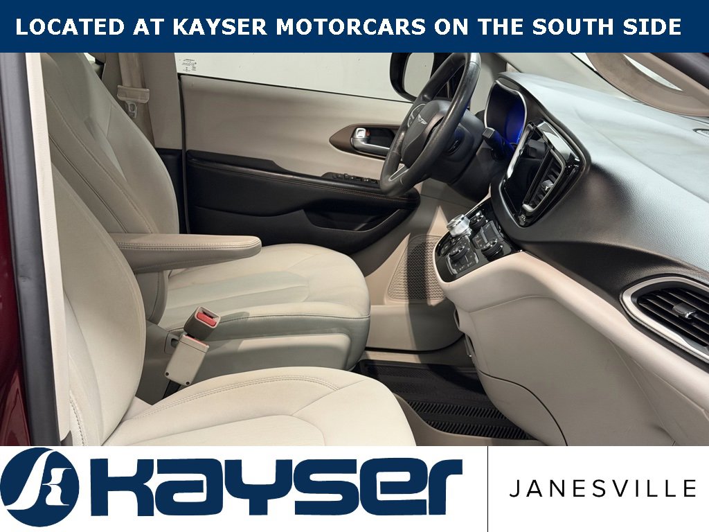 Used 2017 Chrysler Pacifica Touring image 22