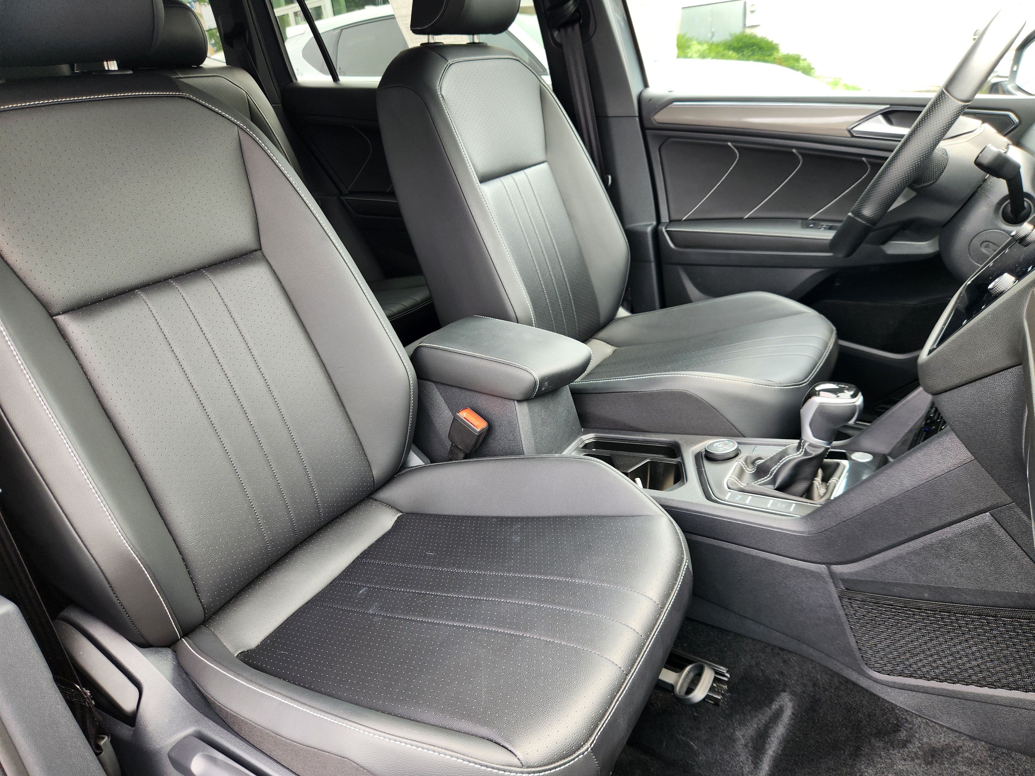 Certified 2024 Volkswagen Tiguan SE R-Line AWD/4WD image 14