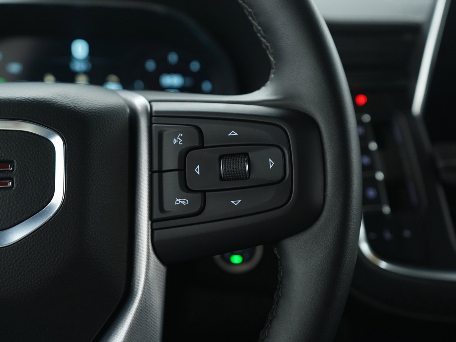 Used 2024 GMC Yukon SLT w/ SLT Luxury Package image 29