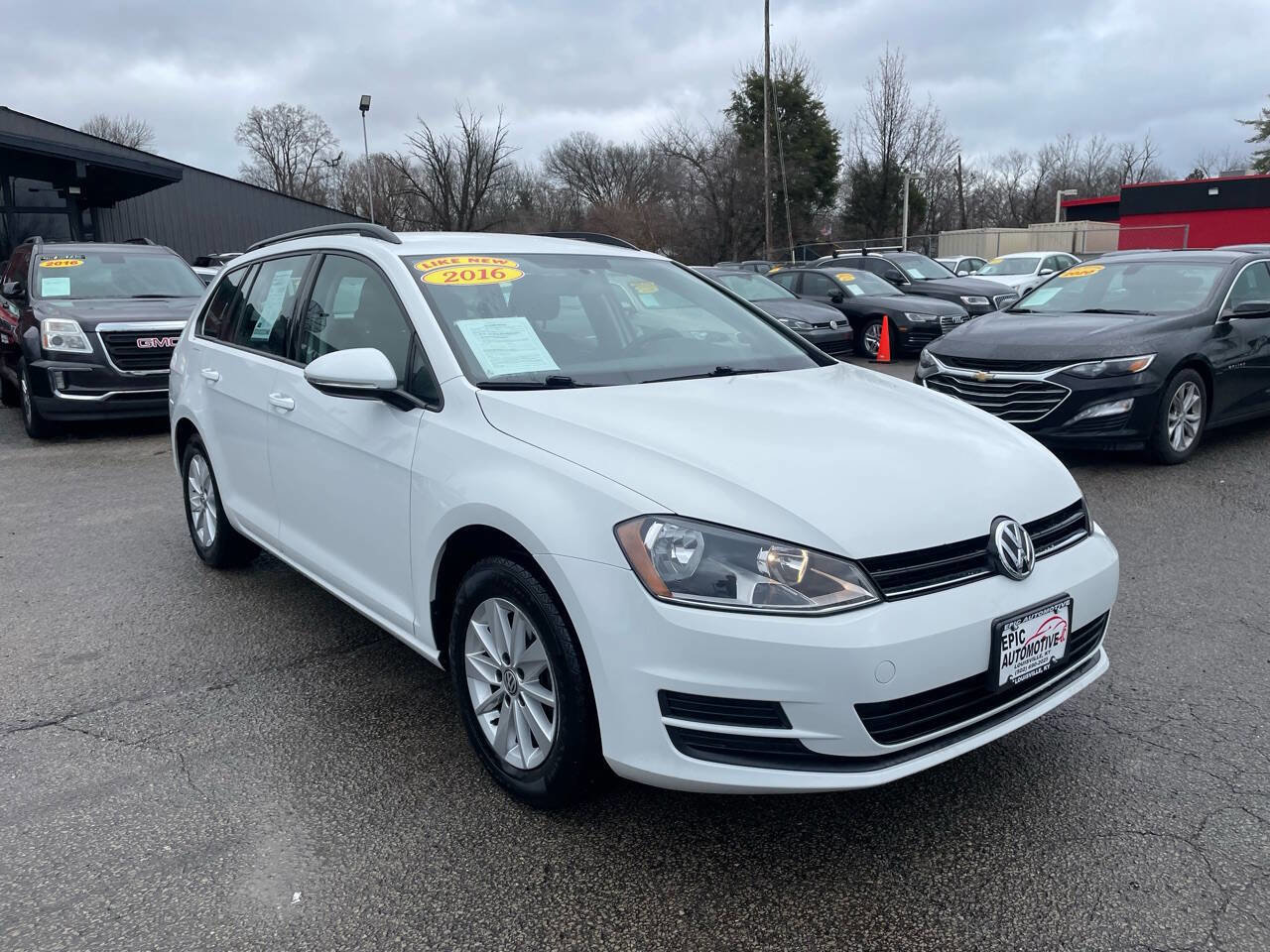 Used 2016 Volkswagen Golf S image 2