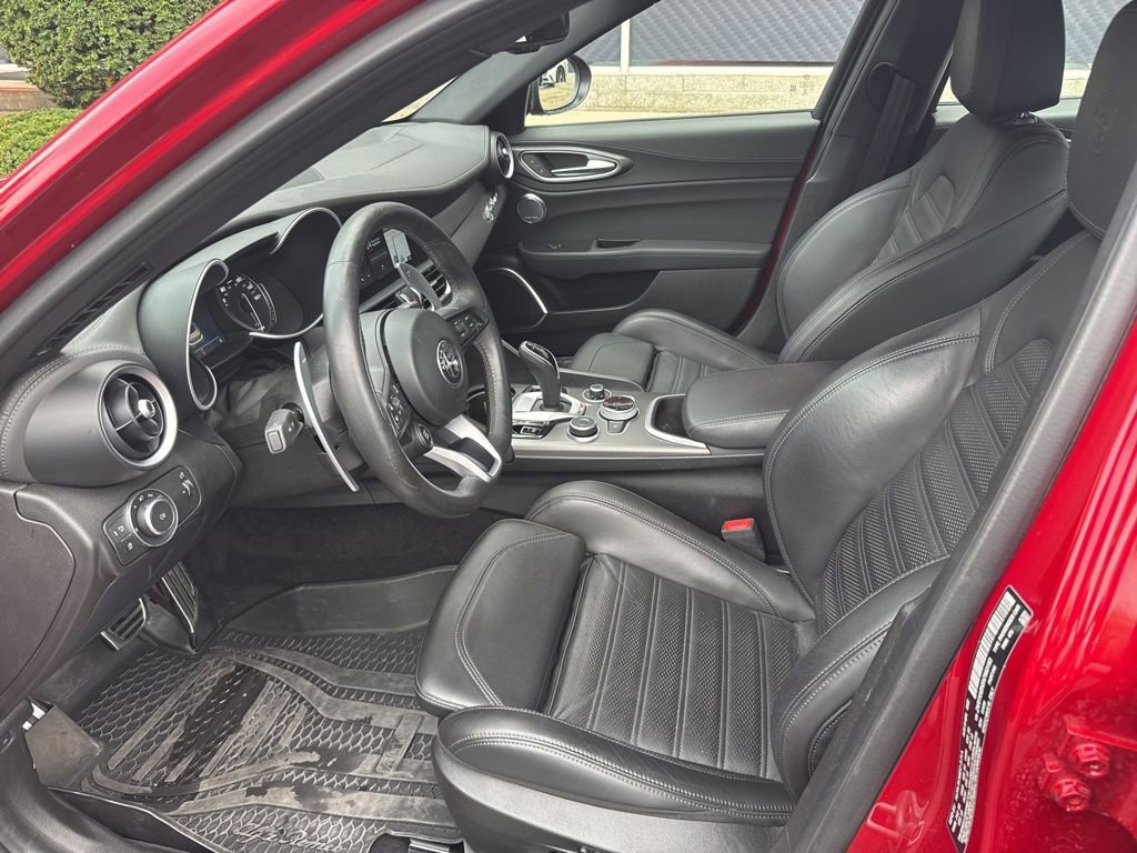 Used 2022 Alfa Romeo Giulia Veloce image 22