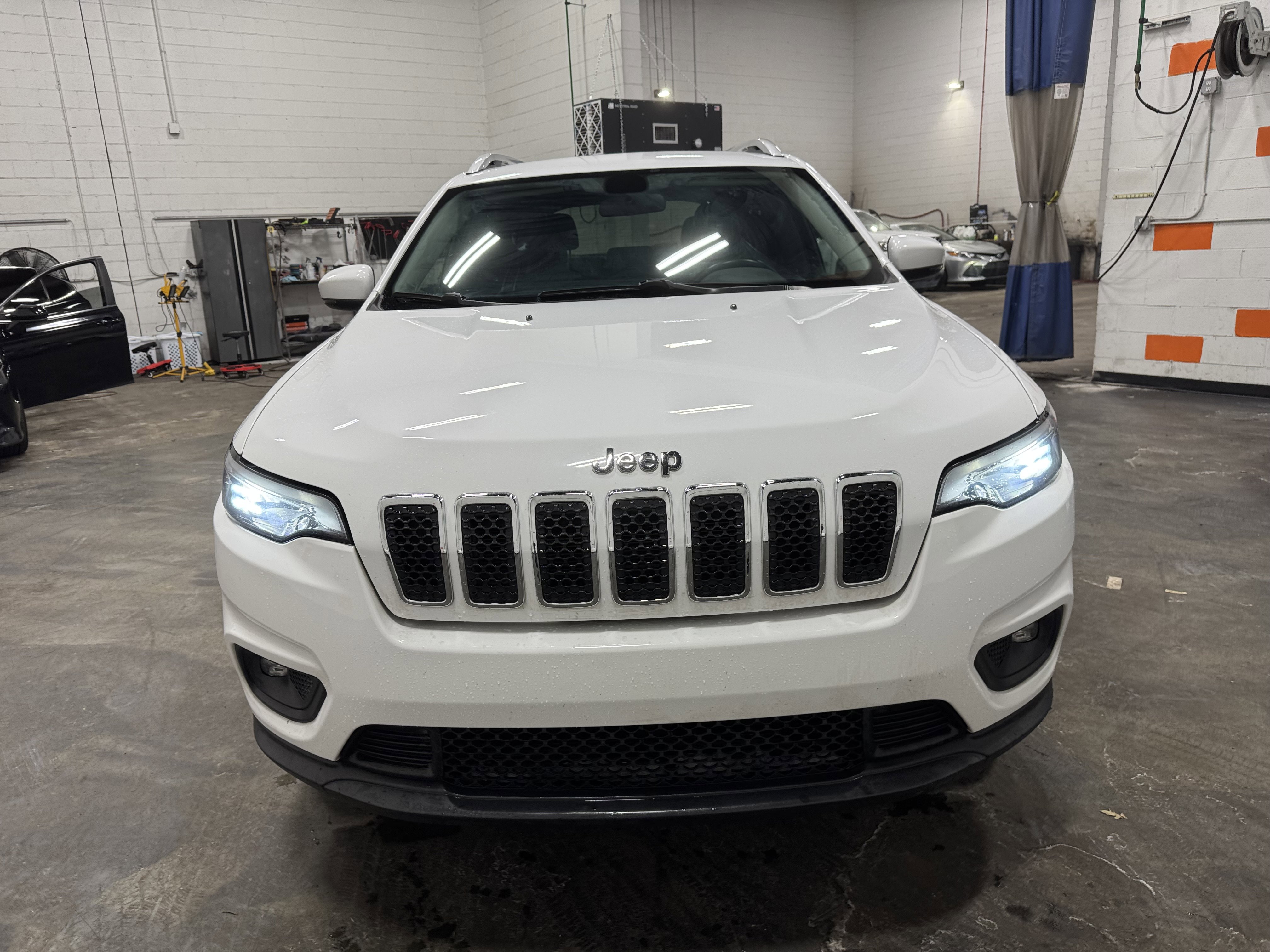 Used 2019 Jeep Cherokee Latitude Plus w/ Cold Weather Group image 11