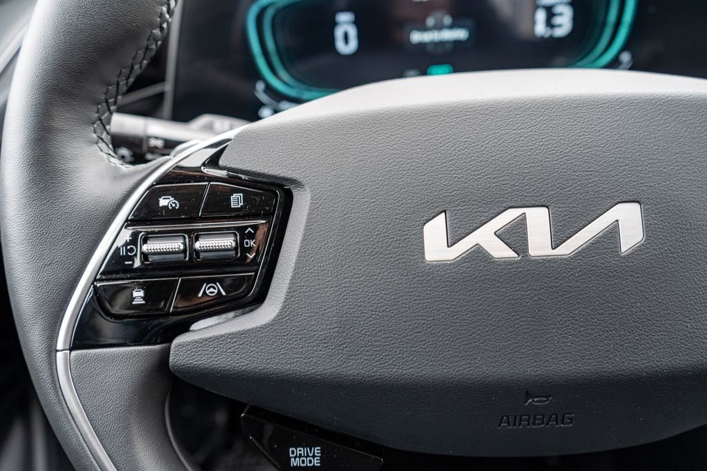 Used 2025 Kia Niro EX w/ EX Cold Weather Package image 26
