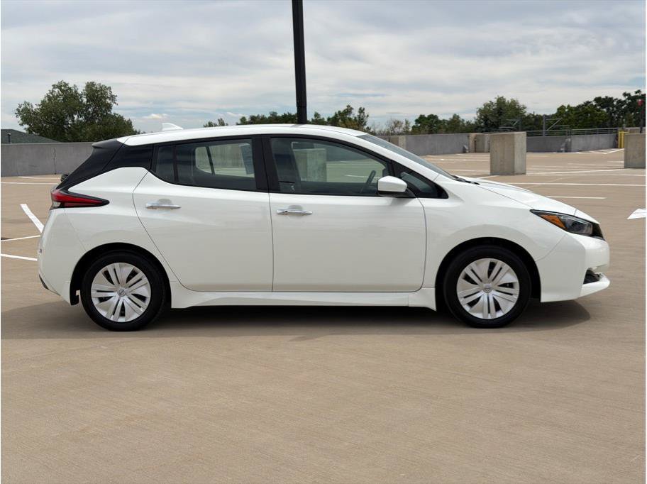 Used 2025 Nissan Leaf S FWD image 9