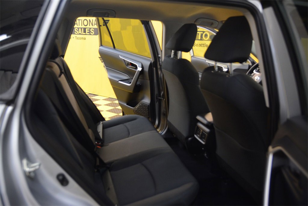 Used 2022 Toyota RAV4 LE image 31
