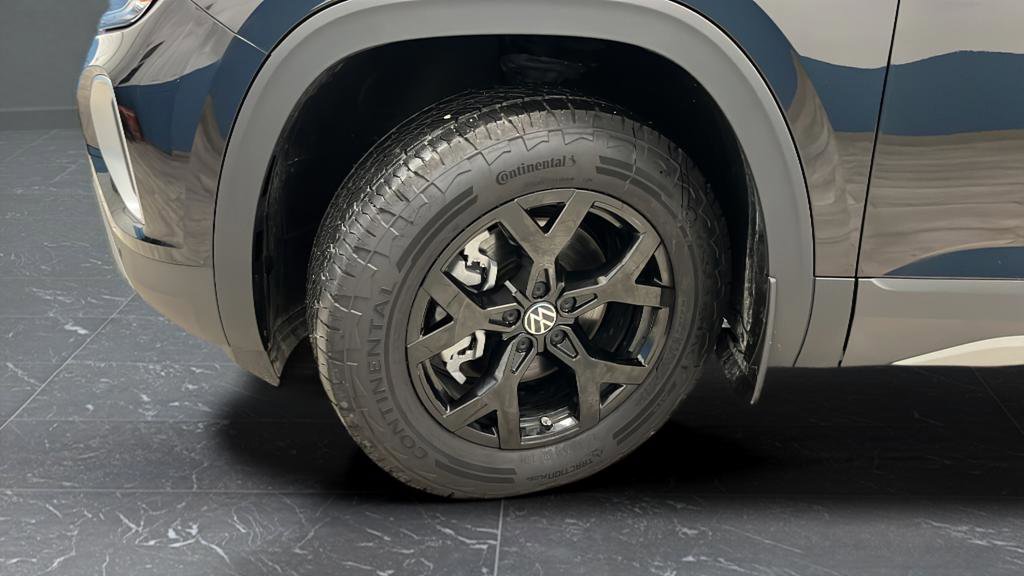 Used 2024 Volkswagen Atlas Peak Edition SEL AWD/4WD image 37