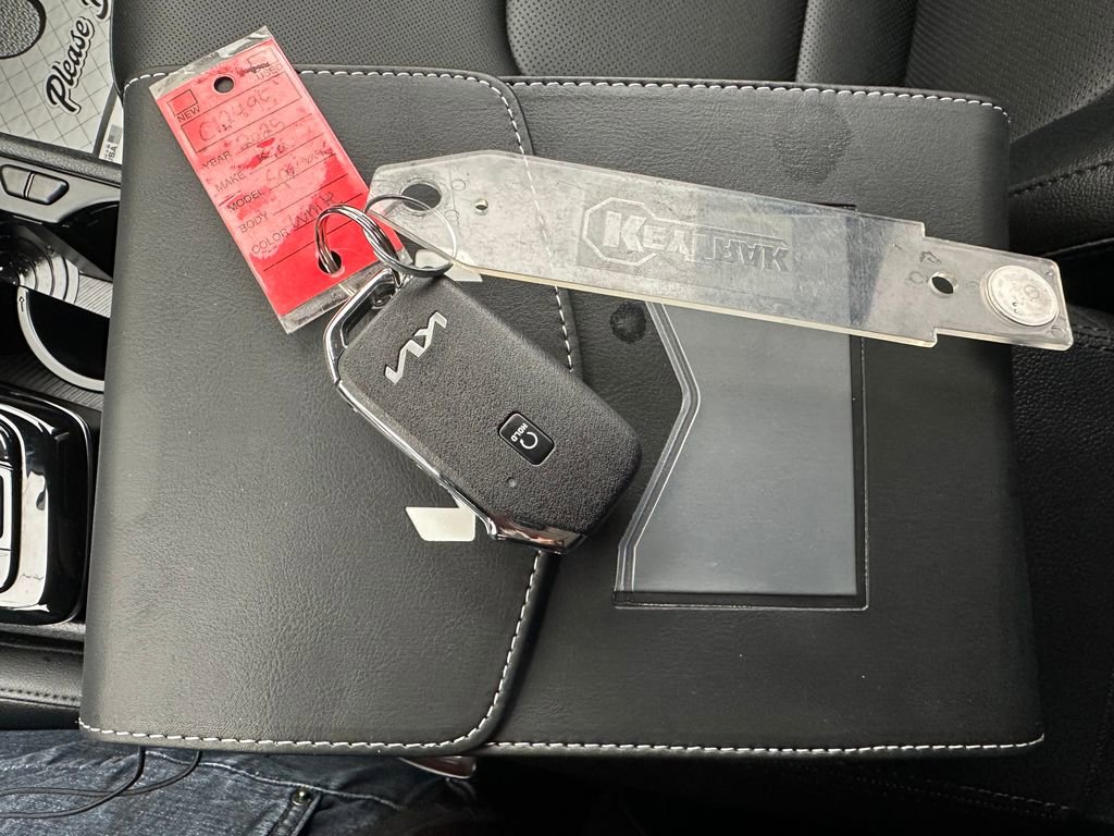 Used 2025 Kia Sportage EX image 10