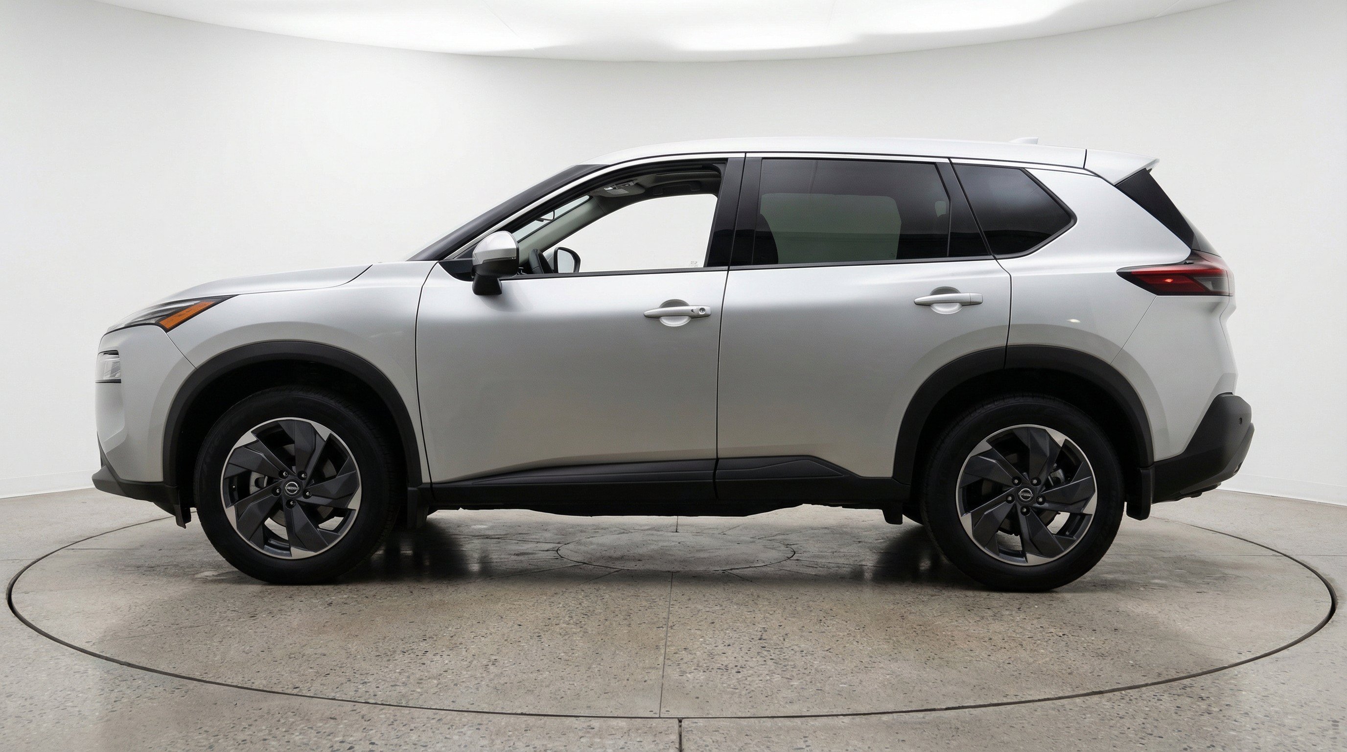 Used 2025 Nissan Rogue SV AWD/4WD image 5