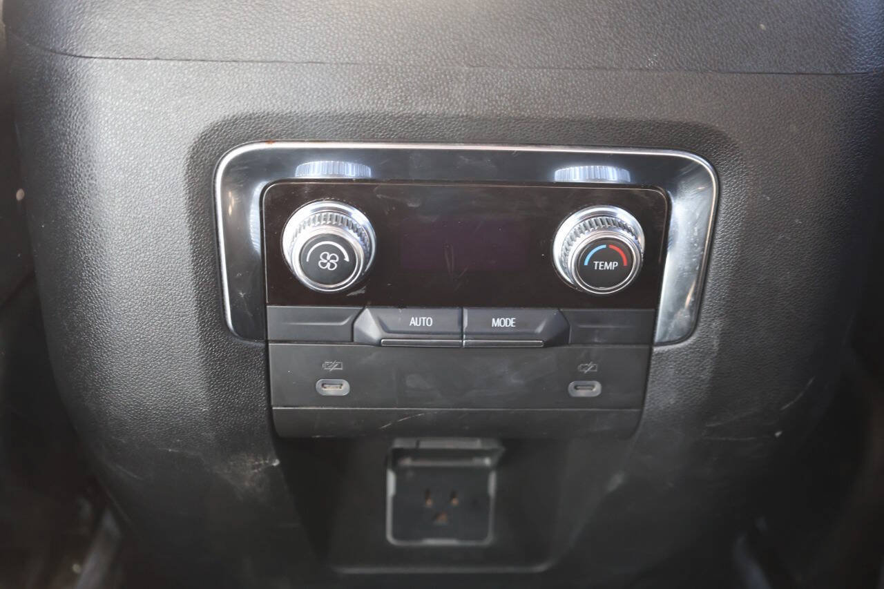 Used 2022 GMC Yukon XL SLE w/ Gmc Pro Safety Plus Package AWD/4WD image 22