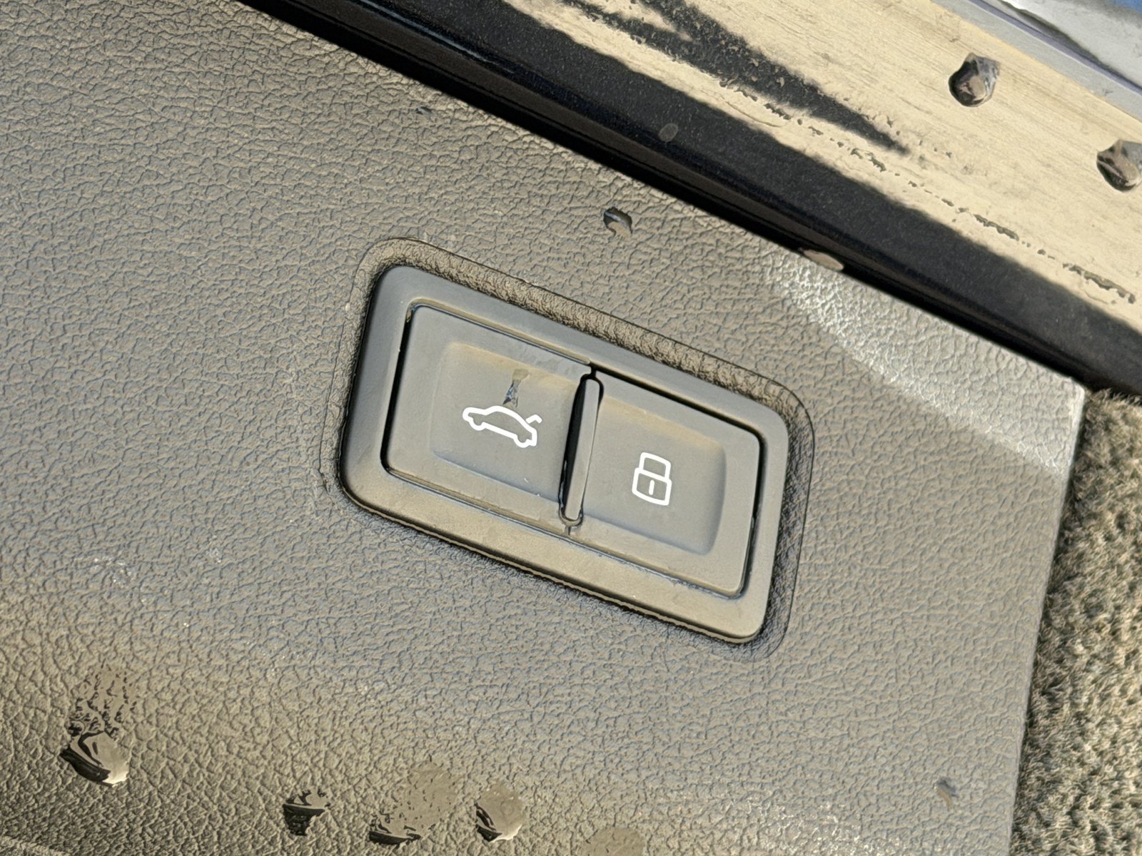 Certified 2023 Bentley Bentayga AWD/4WD image 37