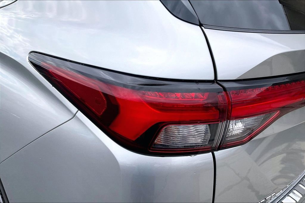 Used 2023 Mitsubishi Outlander SE image 28