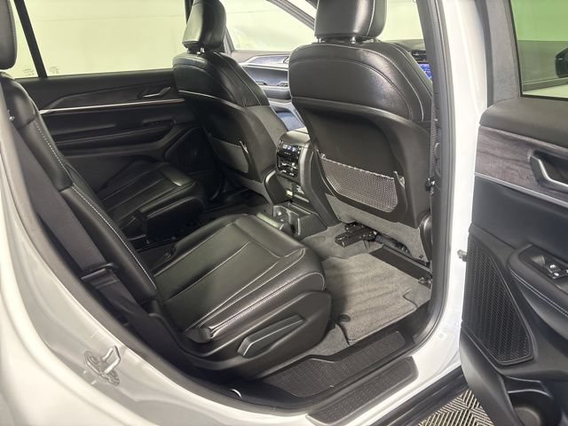 Used 2025 Jeep Grand Cherokee L Limited w/ Black Appearance Package AWD/4WD image 26