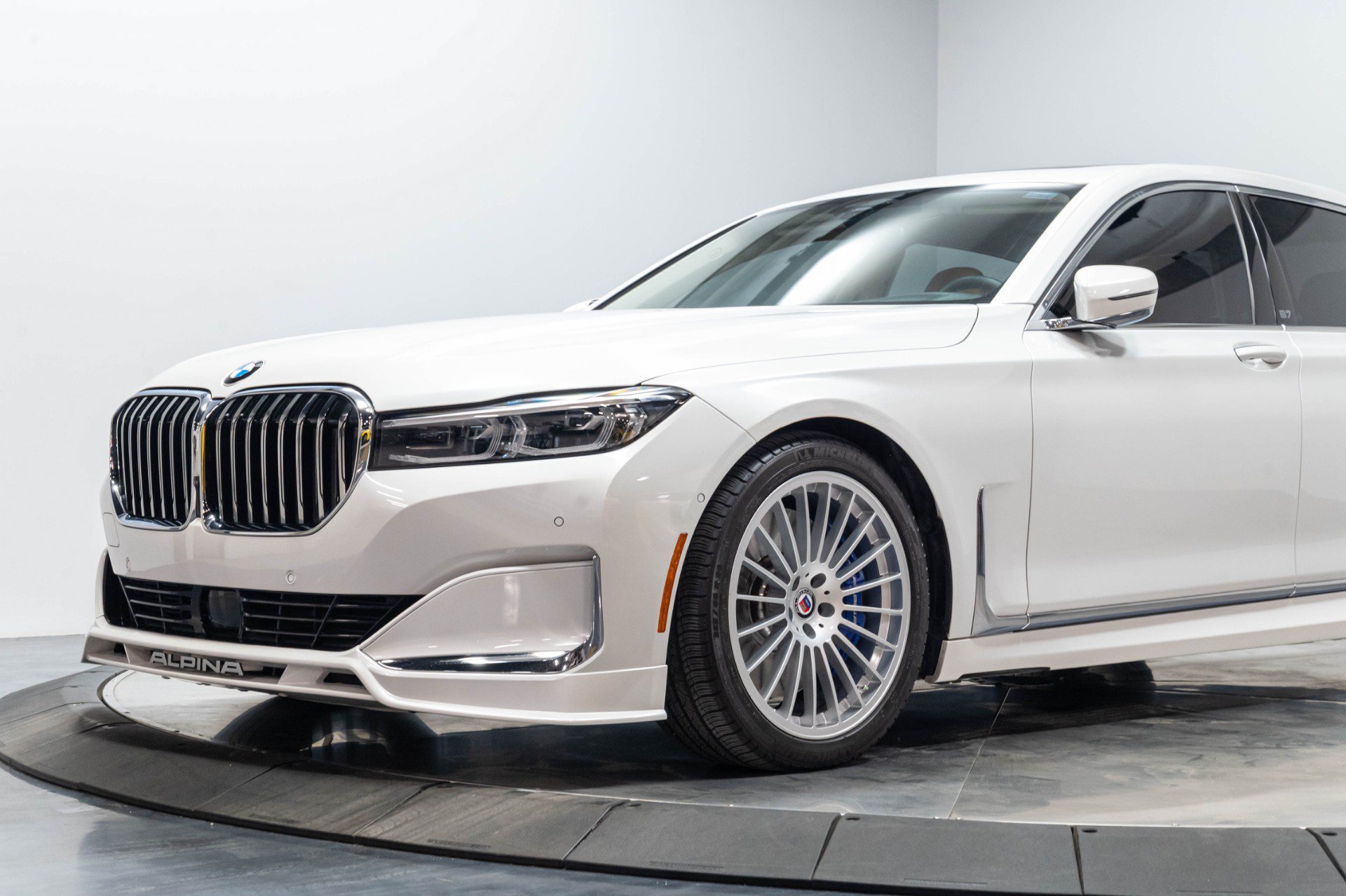 Used 2022 BMW ALPINA B7 xDrive AWD/4WD image 6