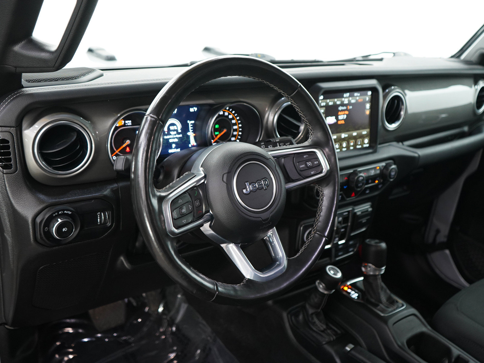 Used 2023 Jeep Wrangler Unlimited Sahara w/ Cold Weather Group AWD/4WD image 17