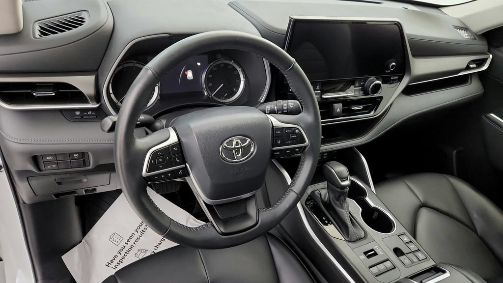 Certified 2024 Toyota Highlander XLE AWD/4WD image 25