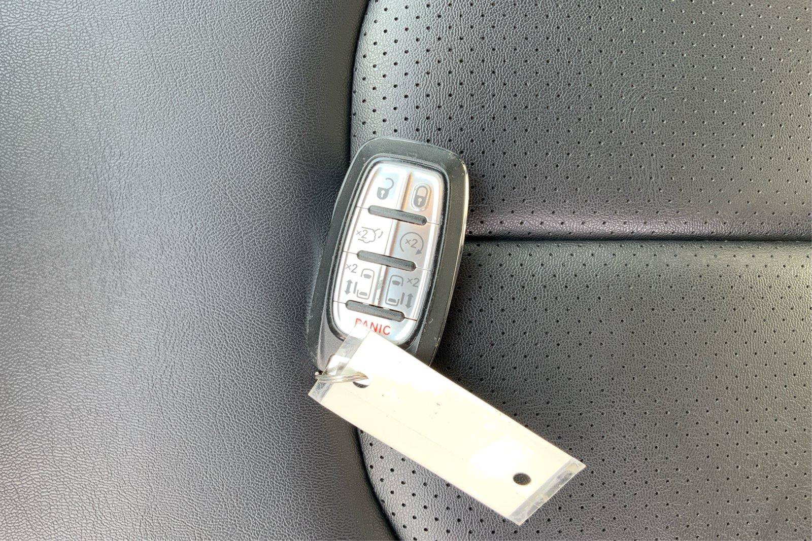Used 2025 Chrysler Pacifica Select FWD image 35