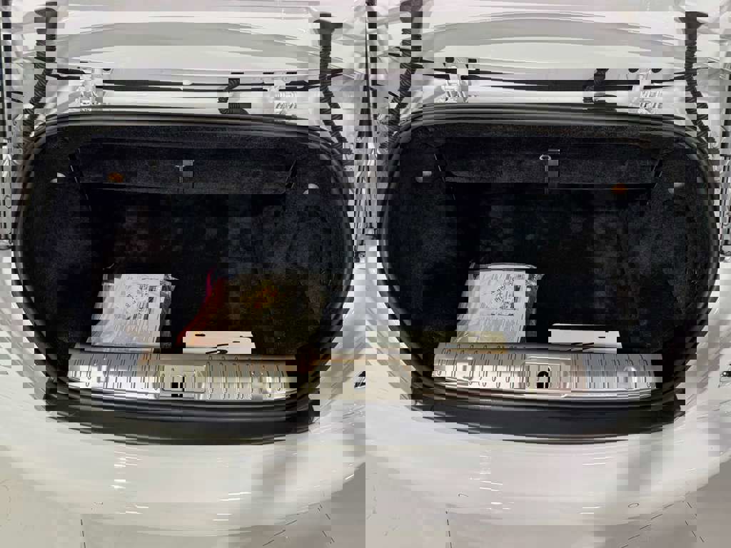 Used 2019 Rolls-Royce Dawn image 43