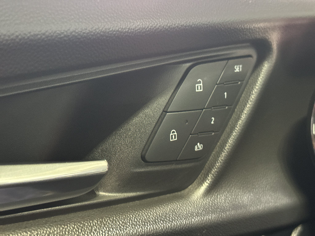 Used 2025 Chevrolet Equinox RS w/ Safety and Technology Package AWD/4WD image 34