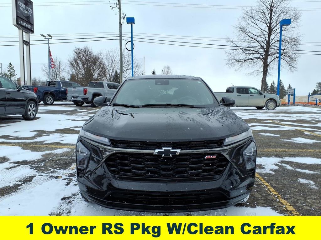 Used 2024 Chevrolet Trax RS image 2