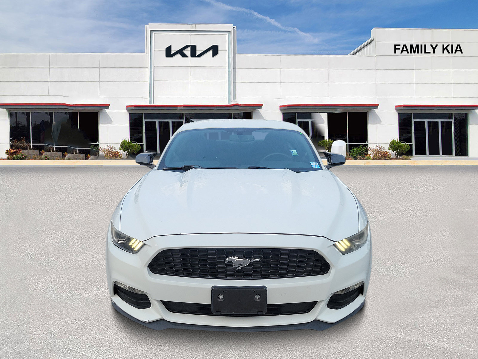 Used 2017 Ford Mustang Coupe RWD image 2