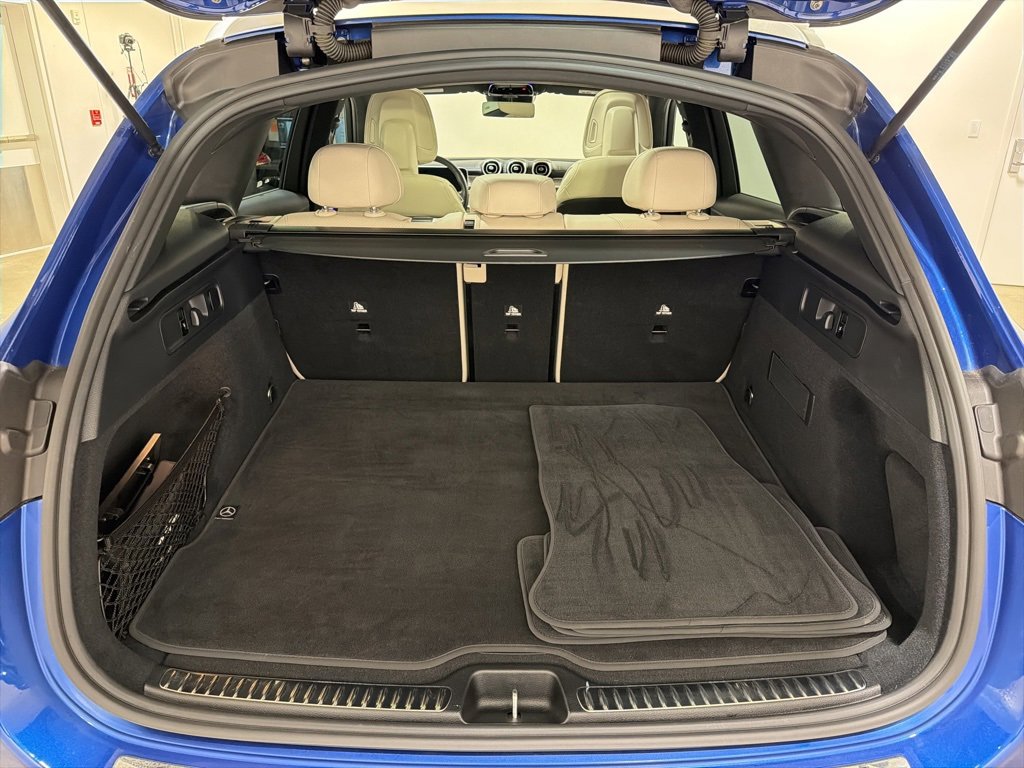 Used 2024 Mercedes-Benz GLC 300 4MATIC image 29