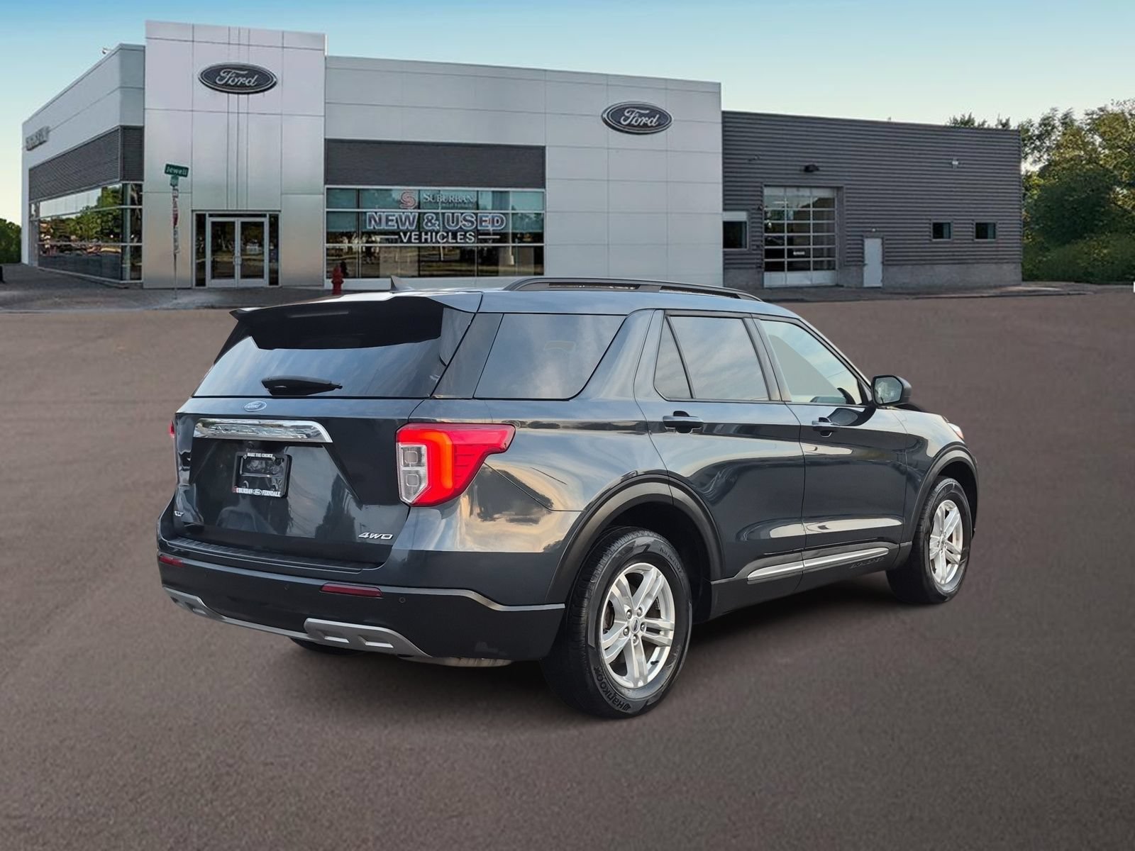 Used 2023 Ford Explorer XLT w/ Equipment Group 202A AWD/4WD image 9