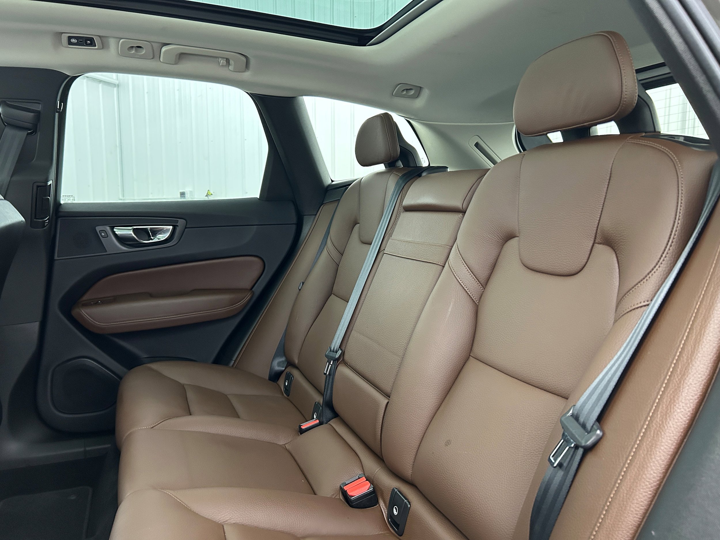 Used 2018 Volvo XC60 T6 Momentum w/ Advanced Package AWD/4WD image 28