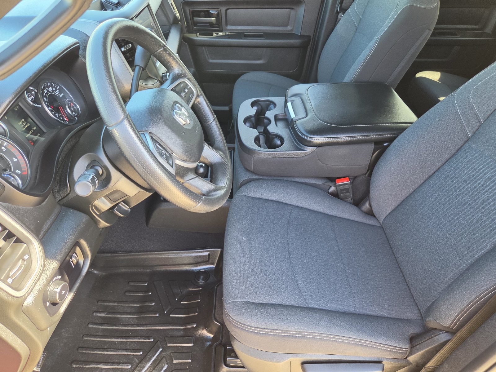 Used 2024 RAM 2500 Tradesman w/ Chrome Appearance Group AWD/4WD image 13