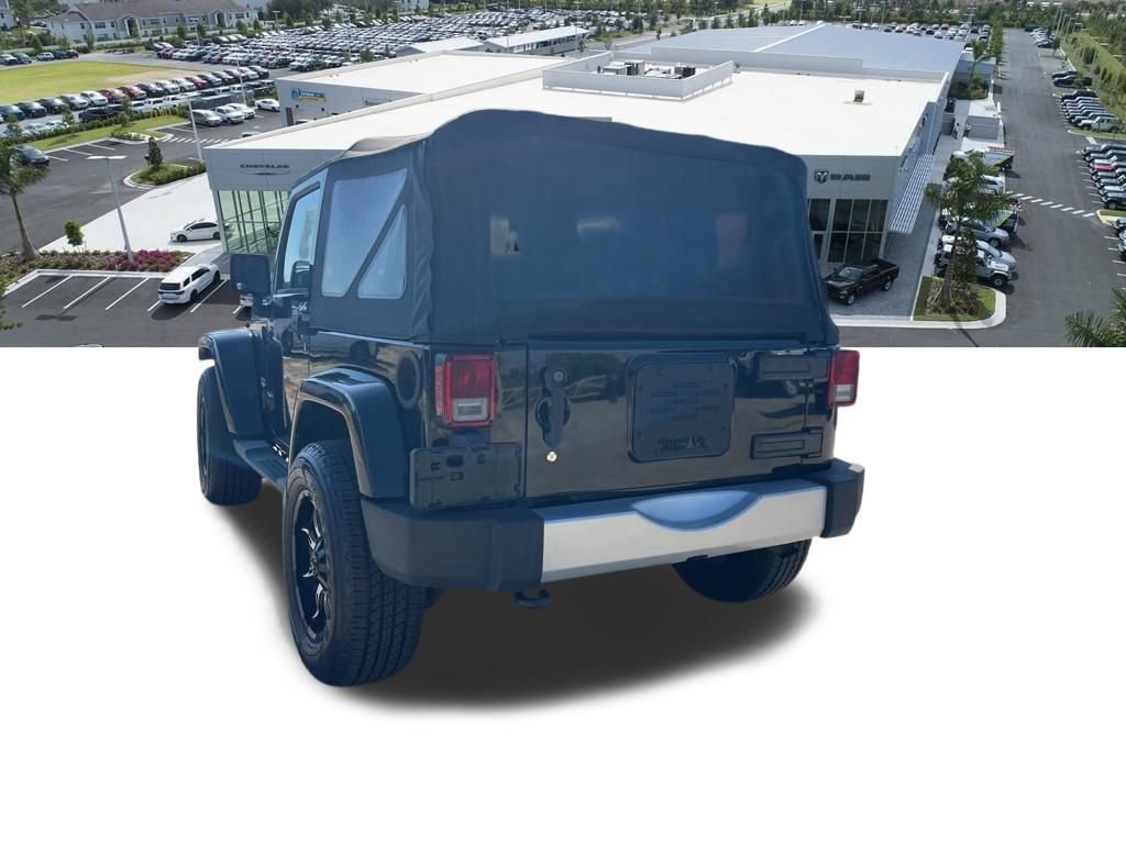 Used 2015 Jeep Wrangler Sahara w/ Connectivity Group AWD/4WD image 13