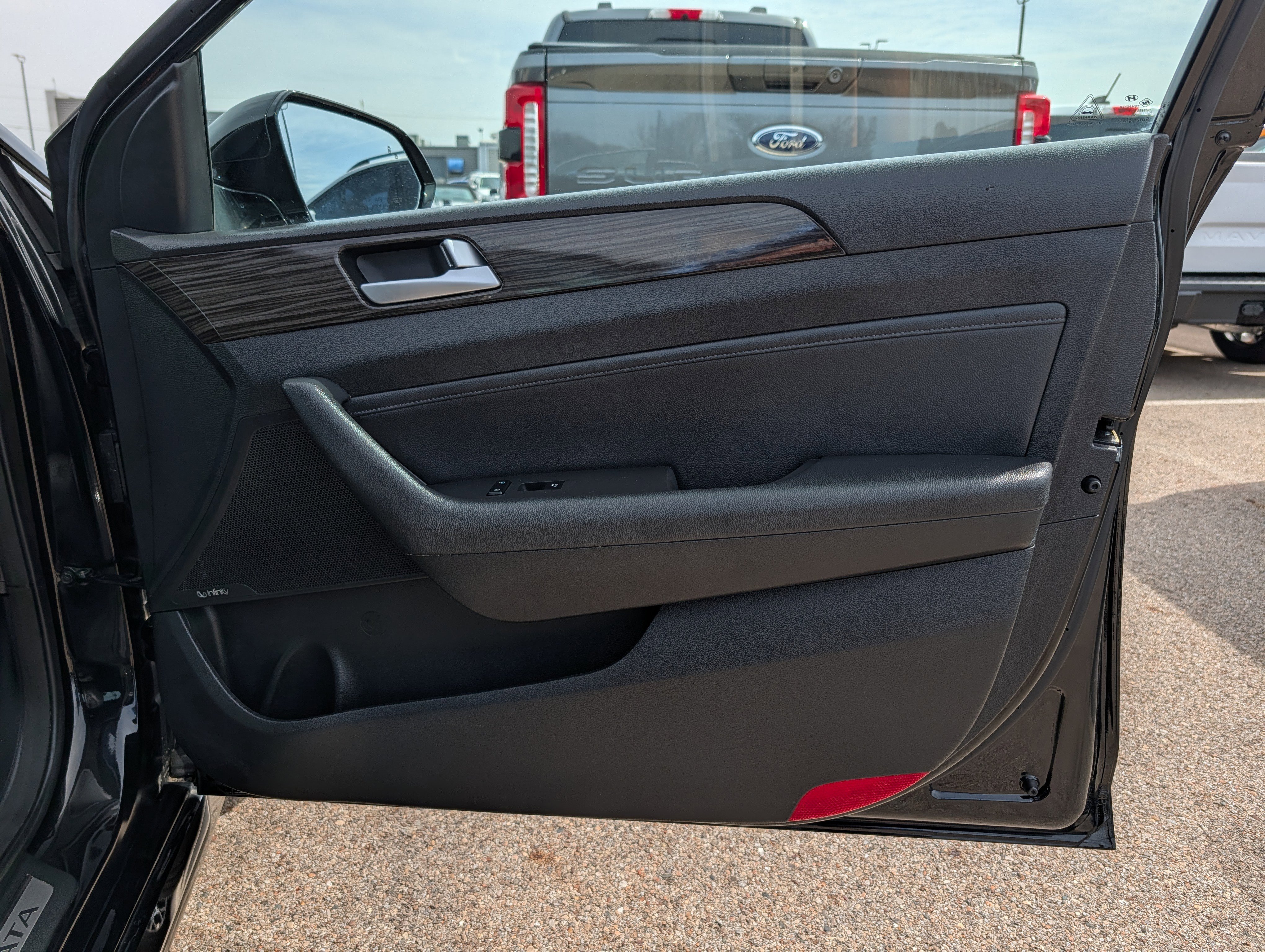 Used 2015 Hyundai Sonata Limited w/ Option Group 06 image 35