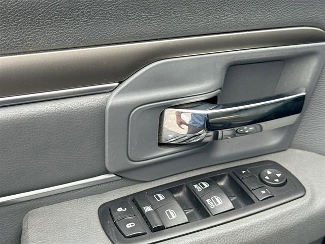 Used 2016 RAM 1500 Classic SLT AWD/4WD image 16