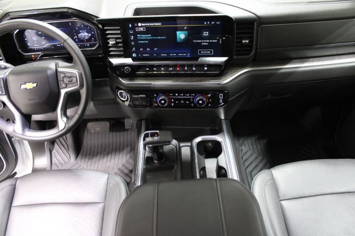 Used 2025 Chevrolet Silverado 1500 LTZ AWD/4WD image 2